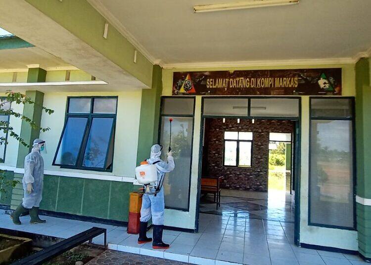 Cegah Covid-19, Yonkav 12/BC Laksanakan Penyemprotan Disinfektan di Lingkungan Asrama dan Perkantoran