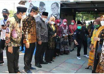 Tujuan utama BUMDes untuk meningkatkan Perekonomian Desa. Mendes PDTT RI Halim Iskandar Kunjungan di Lamongan