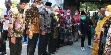 Tujuan utama BUMDes untuk meningkatkan Perekonomian Desa. Mendes PDTT RI Halim Iskandar Kunjungan di Lamongan