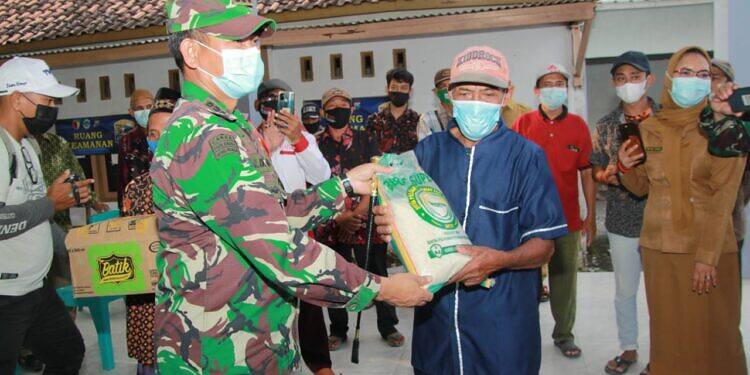 Danrem 082/CPYJ Berikan Perhatian Terhadap Klaster Hajatan Warga Desa Sidodowo Kecamatan Modo Lamongan