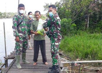 Awasi Pembangunan Sanpras oleh Zidam XII/Tpr Sekaligus Berbagi dengan Masyarakat