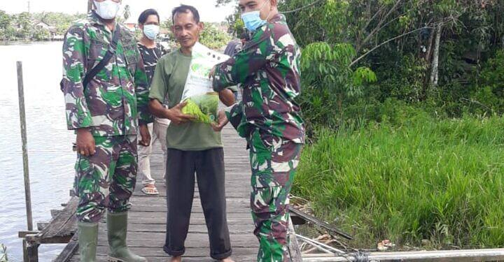 Awasi Pembangunan Sanpras oleh Zidam XII/Tpr Sekaligus Berbagi dengan Masyarakat