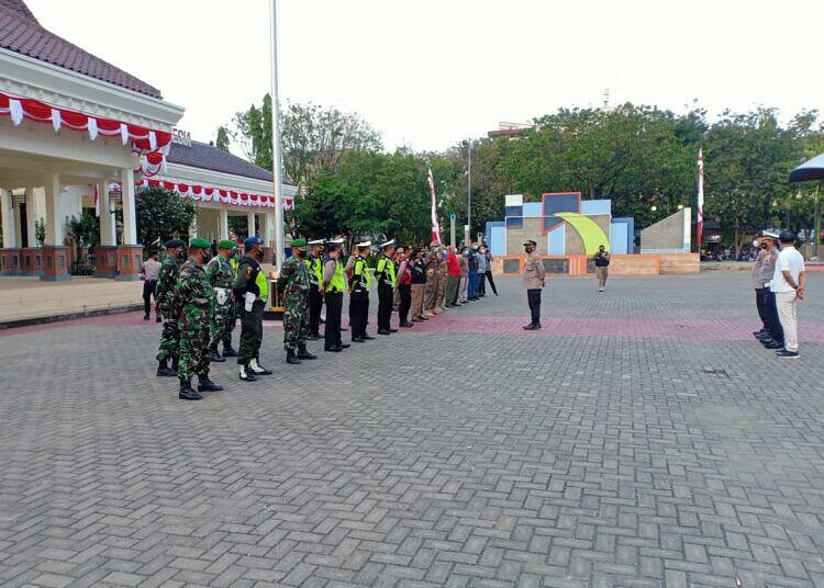 Alun-alun Lamongan disisir Petugas Gabungan