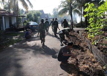 Kepedulian Terhadap Lingkungan dan Masyarakat Sekitarnya Anggota Zidam XII/Tpr Kerja Bakti Bersih Parit