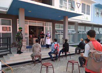 Pastikan Keamanan dan Kenyamanan PMI, Anggota jajaran Kodim 0812 Awasi Karantina di Rusunawa ASN Lamongan
