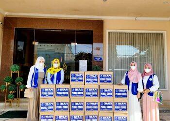 IWAPI Lamongan Salurkan Bantuan Bansos Bagi Nakes dan Warga Terdampak Covid-19