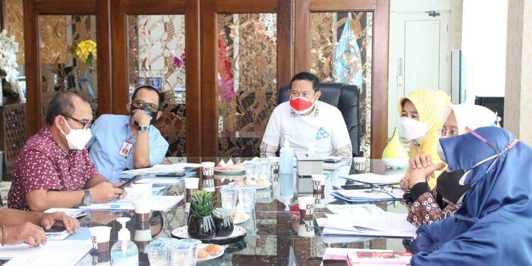 Inovasi Baru, Manfaatkan Limbah TPST Samtaku Menjadi Bahan Kaos