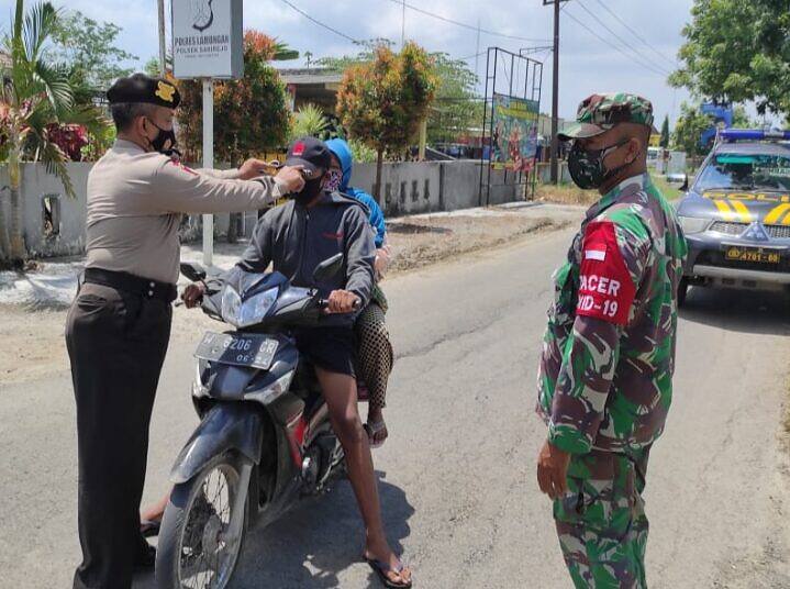 Jajaran TNI – Polri Lamongan Ingatkan Warga  Pentingnya Prokes