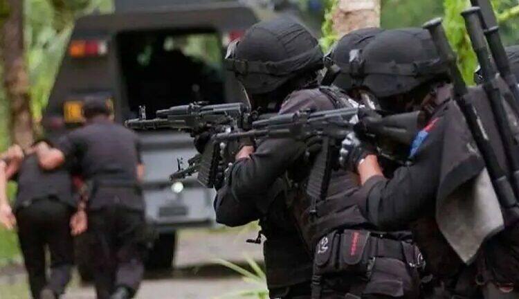 Dua Terduga Teroris Di Amankan Densus 88 Di Lamongan, Salah Satunya Seorang Dokter