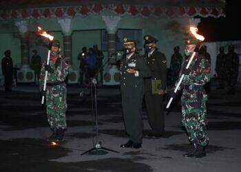 Detik-Detik Jelang HUT RI ke-76, Ribuan Lilin Terangi TMP Kusuma Negara