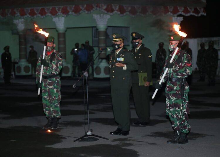 Detik-Detik Jelang HUT RI ke-76, Ribuan Lilin Terangi TMP Kusuma Negara