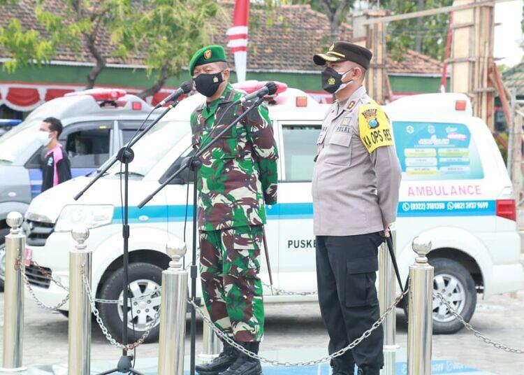 Dandim 0812 Bersama Kapolres Lamongan Gelar Apel Pasukan TNI-Polri Dan Pemda Dalam Rangka Pemindahan Isoman ke Isoter