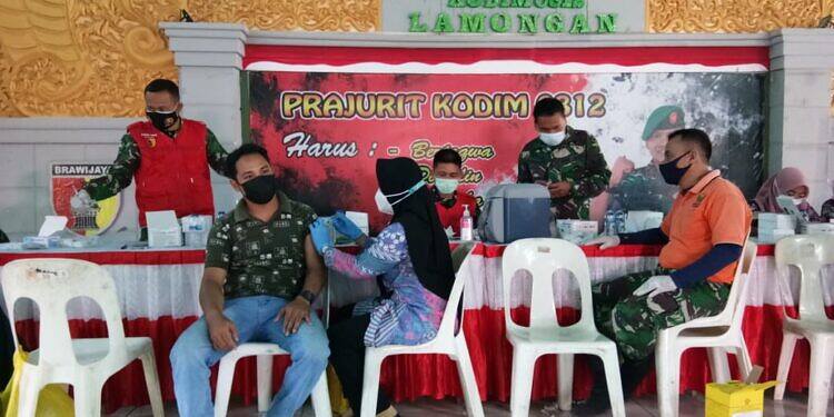 Kodim 0812 Lamongan Fasilitasi 1.470 Vaksin Tahap ke II Kepada Masyarakat Kabupaten Lamongan