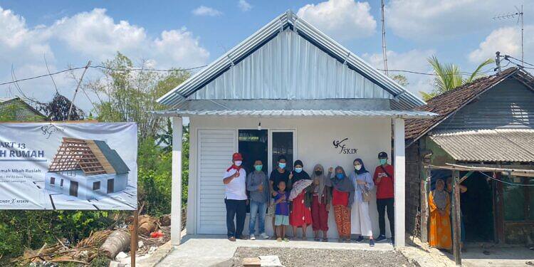 Doa Yang Di Kabulkan, Tetes Air Mata Lansia Mewarnai Bedah Rumah KF Skin Peduli