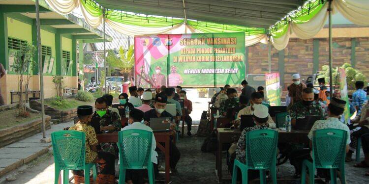 Kodim 0812/Lamongan Gelar Vaksinasi Dosis II Untuk Santri Dan Pelajar Pondok Pesantren (Ponpes)