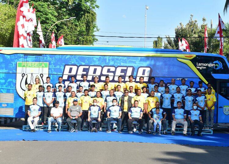 Bupati Yes Lounching Tim Dan Bus Baru Persela Lamongan