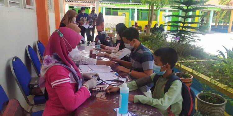SMP Negeri 1 Ngimbang Lakukan Vaksinasi Tahap I Pada Siswa Jelang PTM