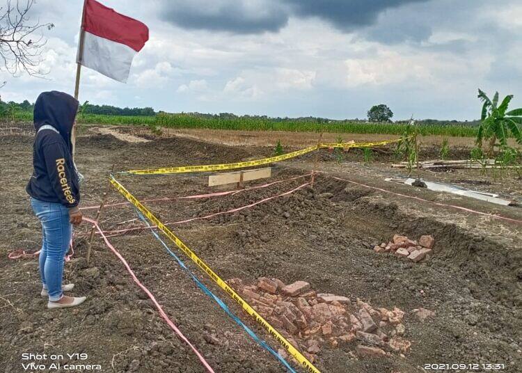 Penemuan Tumpukan Bata Kuno, Gegerkan Warga Saat Perbaiki Makam Leluhur