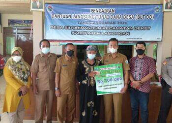 Penyaluran BLT DD Tahap 9 Oleh Pemdes Sidobinangun Berjalan Tertib dan Tetap Menjaga Prokes