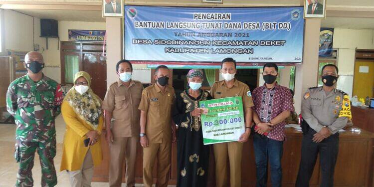 Penyaluran BLT DD Tahap 9 Oleh Pemdes Sidobinangun Berjalan Tertib dan Tetap Menjaga Prokes