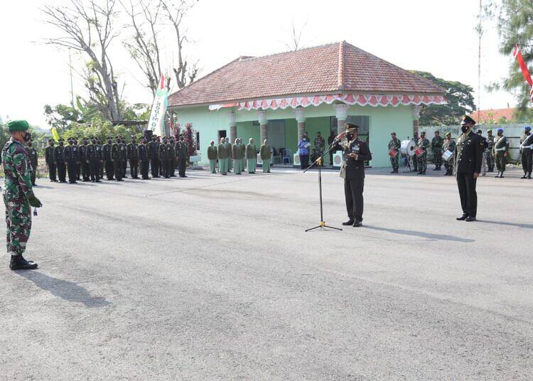 HUT TNI Ke-76, Kodim 0812 Lamongan Gelar Ziarah Dan Tabur Bunga di TMP