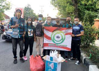 Komunitas Jurnalis Lamongan Peduli, Jumat Sedekah Ratusan Nasi Bungkus ; Memupuk Kepekaan Sosial dan Keperdulian