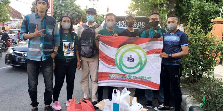 Komunitas Jurnalis Lamongan Peduli, Jumat Sedekah Ratusan Nasi Bungkus ; Memupuk Kepekaan Sosial dan Keperdulian