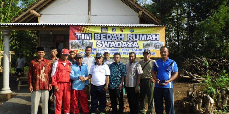 Kisah Aiptu Sutomo, Dorong Warga Banyuwangi Bangun Rumah Layak Huni
