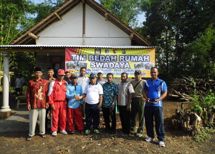 Kisah Aiptu Sutomo, Dorong Warga Banyuwangi Bangun Rumah Layak Huni