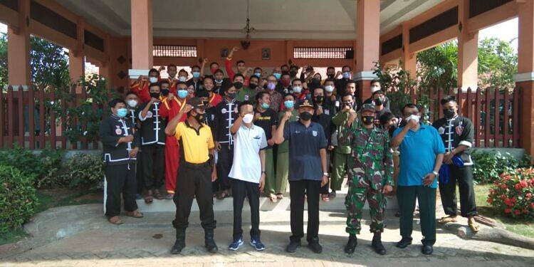 Perkuat Tali Silaturrahmi Muspika Pucuk Bersama Lima Perguruan Silat Kerja Bakti Bersama