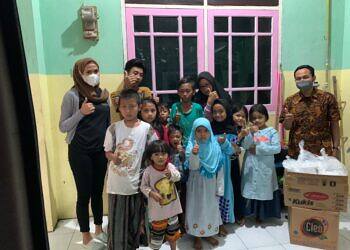 Berbagi Paket Nasi Kotak dari Panti Asuhan Sampai Warga Bujel di Ngimbang, Eighteen coffee dan KF berbagi Berkolaborasi Bersama WSL.