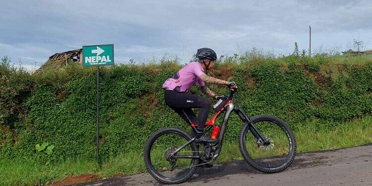 Ganjar Pranowo Taklukkan Tanjakan Nepal Van Java