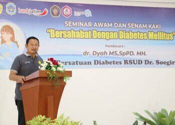 Bupati Lamongan Membuka Seminar Awam “Bersahabat dengan Diabetes” dan Senam Kaki