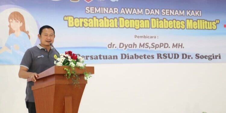 Bupati Lamongan Membuka Seminar Awam “Bersahabat dengan Diabetes” dan Senam Kaki