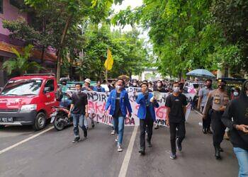Soroti Banjir Tahunan di Bengawan Njero, PMII UNISDA Gelar Aksi Di Depan PU SDA 