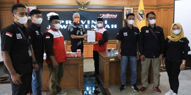 Perjuangkan Nasib Buruh, Ganjar Kaji Penetapan UMP Ganda