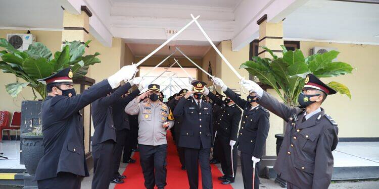 Sebanyak 59 Anggota Polres Kediri Kota Purna Bakti Dilepas Dengan Upacara Pedang Pora