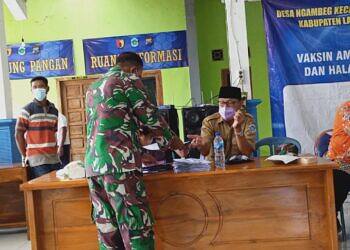 Babinsa Koramil 0812/26 Pucuk Terus Bersinergi Dampingi Vaksinasi Tahap II di Wilayah Binaan