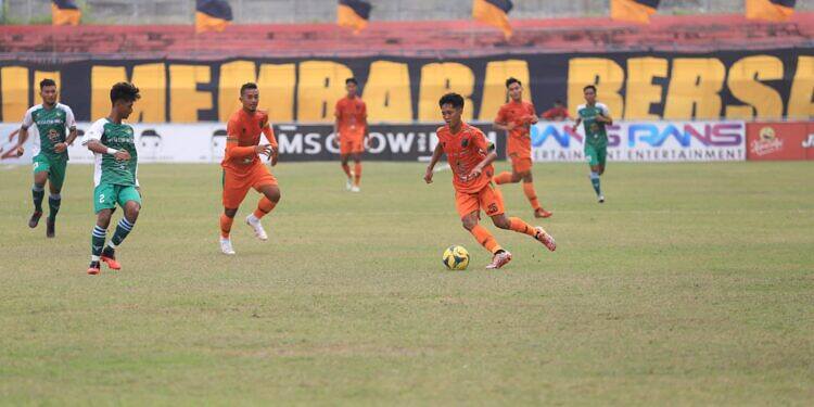 Jersey Tertukar, Pengawas Pertandingan Minta Lanjutkan, PSSI Jatim Sanksi Persibo Kalah 0-3