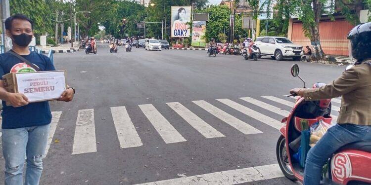 Respon Cepat, Peduli Semeru Oleh Lamongan Vespa Club (LVC), Galang Donasi Dengan Turun Jalan.