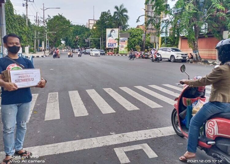 Respon Cepat, Peduli Semeru Oleh Lamongan Vespa Club (LVC), Galang Donasi Dengan Turun Jalan.