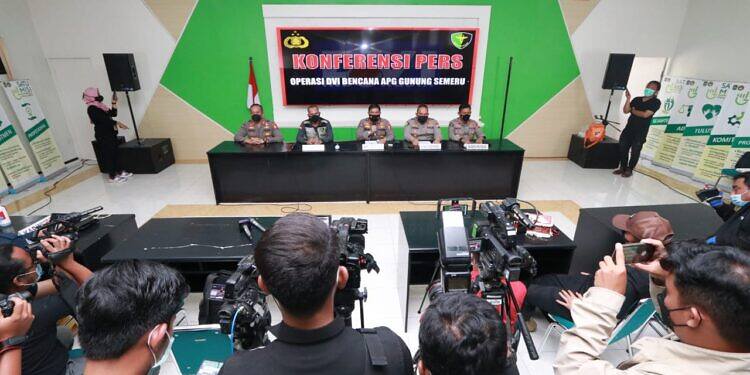 Tim DVI Mabes Polri Kembali Identifikasi 7 Jenazah Korban Semeru