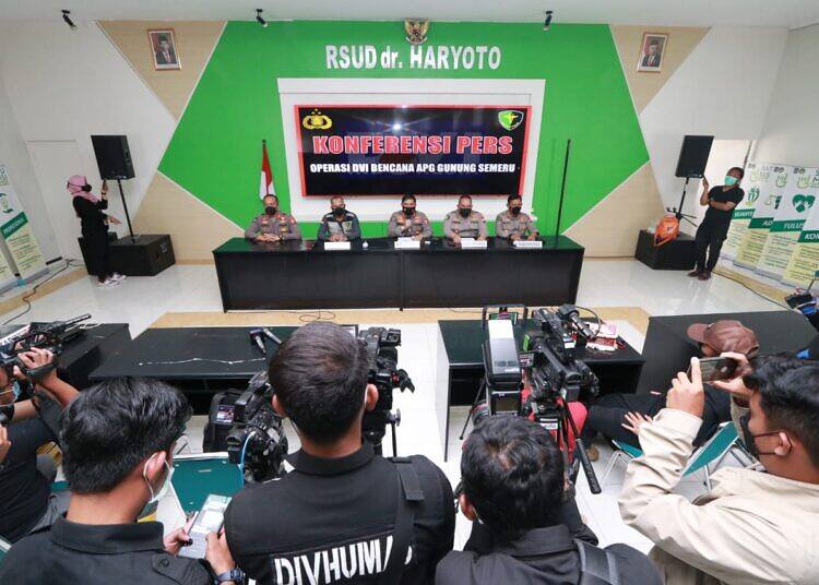 Tim DVI Mabes Polri Kembali Identifikasi 7 Jenazah Korban Semeru