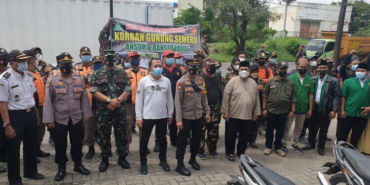 BANSER Satkoryon Kecamatan Pakal Kerjasama dengan LPMK Babat Jerawat Peduli Korban Semeru