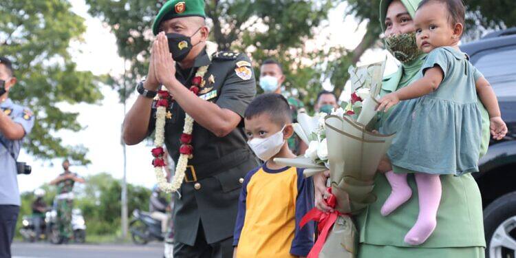 Penuh Haru, Acara Tradisi Lepas Sambut Dandim 0812 Lamongan