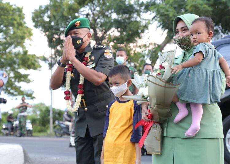 Penuh Haru, Acara Tradisi Lepas Sambut Dandim 0812 Lamongan