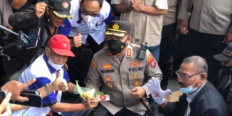 Hari Anti Korupsi Sedunia 2021, Kapolresta Banyuwangi Potong Tumpeng Bersama Aliansi Masyarakat Banyuwangi