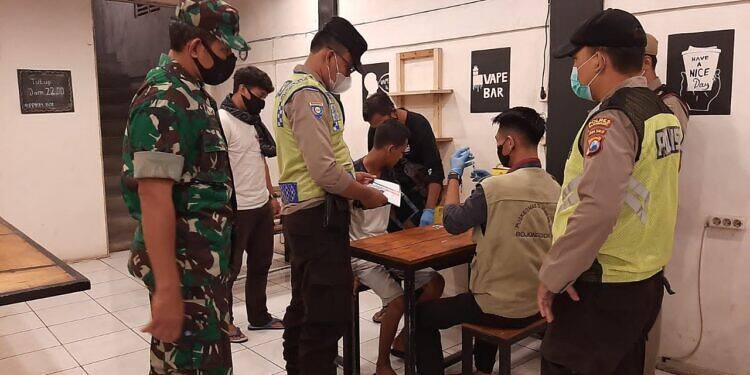 Jelang Libur Nataru, Polres Bojonegoro Genjot Vaksinasi Covid-19 Dengan Door to Door