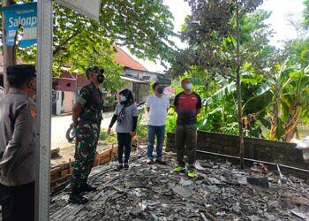 Dandim 0812 Lamongan tinjau langsung rumah warga yang terkena angin puting beliung