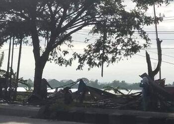 Cuaca Ekstrim, Warga Masyarakat Lamongan, Penggunaan Jalan, dan Pengendara, Harap Berhati-hati Terutama Saat Hujan Lebat.